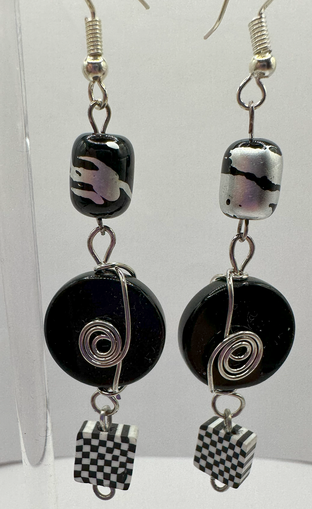 1007 - Black Dangling Earrings with Wire Swirl